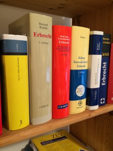 Erbrecht - Auswahl umfangreicher Fachbücher und Gesetze in unserer Kanzlei