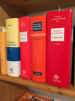 Familienrecht - Auswahl umfangreicher Fachbücher und Gesetze in unserer Kanzlei